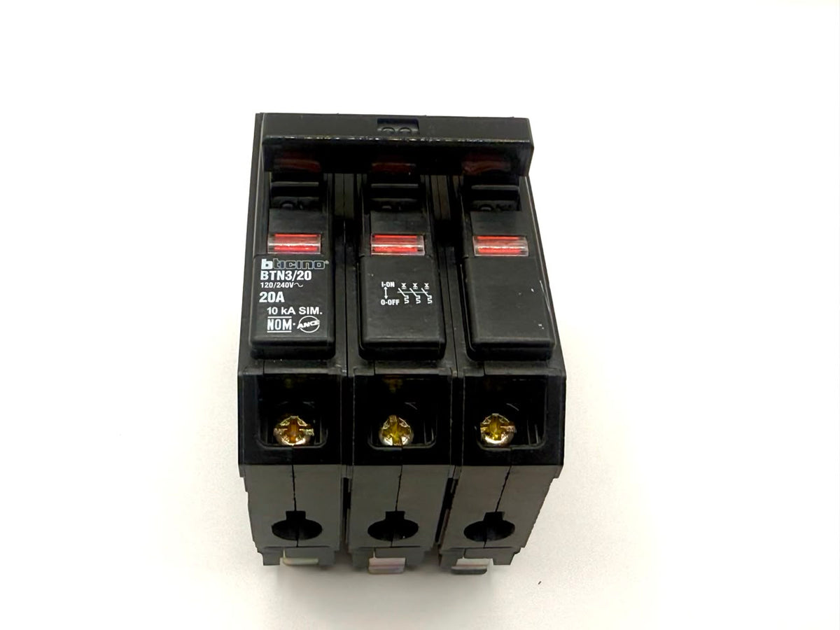 Interruptor Termomagnético 3 Polos 15a 10ka Enchufable Btn3/